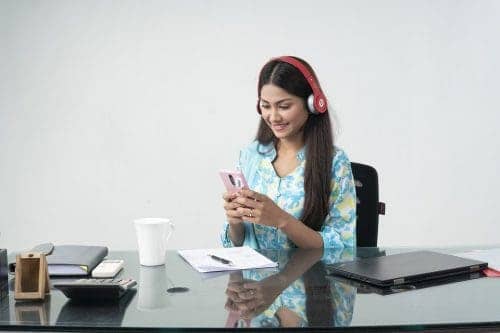 Woman Online Workplace Technology Office Working 6587249 Indian travellers to spend additional $24 billion in 3 years with smart online bookings