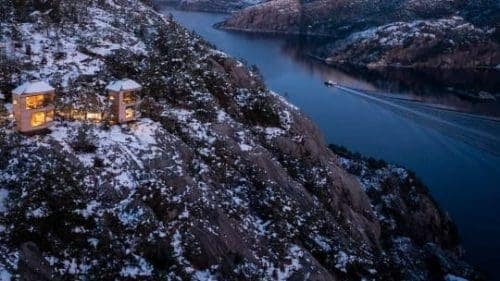 The atmosphere in the cabins of The Bolder Starodge is unique during winter