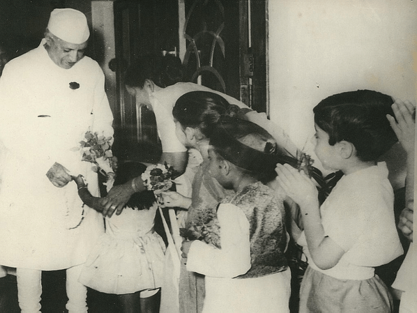 Pandit Nehru with Kids ( source: Wikimedia Commons ) - Children’s Day 2024