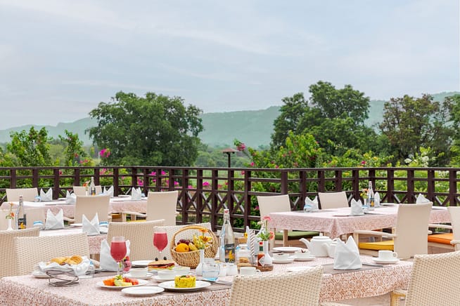 Aamaghati Wildlife Resort - Badal Mahal Al Fresco Dining 