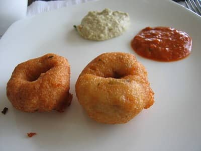 Vada with chutney Image courtesy Ben Dalton via Flickr