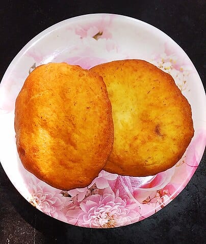 Mangalore Buns are prepared using all-purpose flour and banana. Image courtesy Yakshitha via Wikimedia Commons